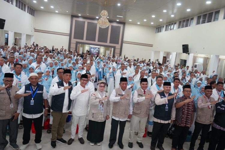 Lepas 444 JCH Kloter BTH 20, Wagub Sani Pesan Jemaah Sempurnakan Haji dan Doakan Jambi di Tanah Suci