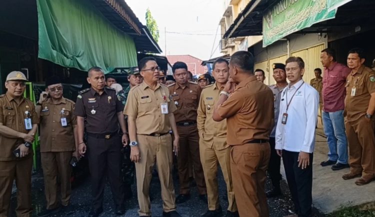 Wakil Bupati Sarolangun Gerry Triswika, SE, melakukan inspeksi mendadak (sidak) ke Pasar Atas Sarolangun jelang Hari Raya Idul Adha 1447 Hijriah 