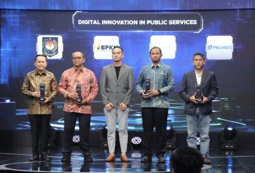 Dirjen Bina Keuda Agus Fatoni Terima Penghargaan Digital Innovation Awards 2026 