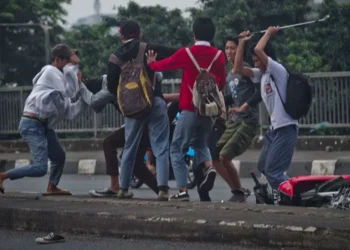 Tawuran Berdarah di Bram Itam: Pelajar 16 Tahun Dibacok hingga Tangan Patah, 3 Remaja Ditangkap