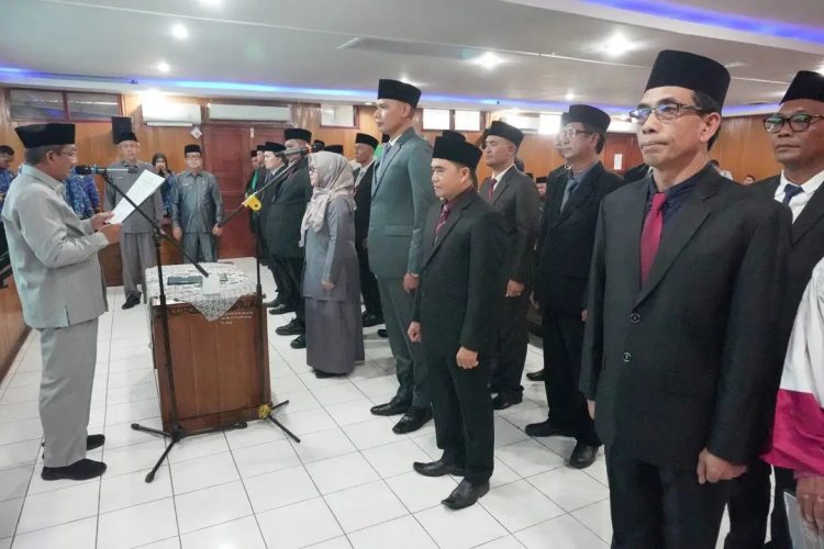 Bupati Anwar Sadat Lantik 30 Pejabat di Lingkungan Pemkab Tanjab Barat