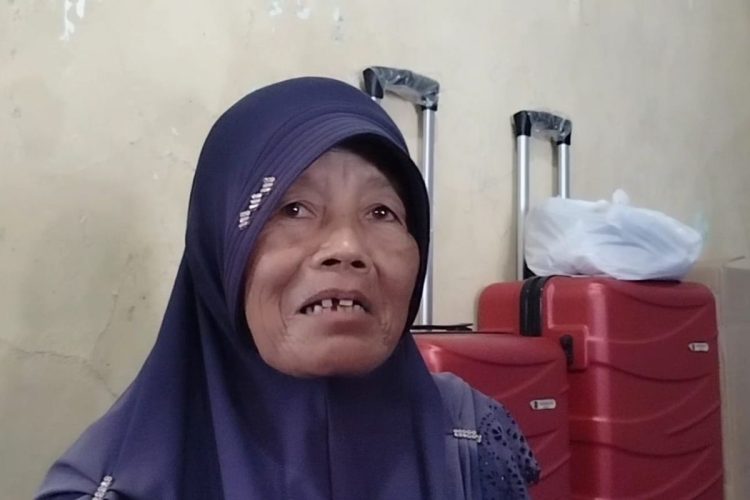 Aksi Heroik Gagalkan Pencurian Uang Rp3,6 Miliar, Nenek Juru Parkir Dihadiahkan Umrah