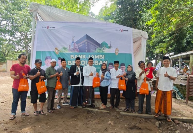 Bank Jambi Salurkan 46 Hewan Kurban, Wujud Kepedulian Sosial dan Dukungan bagi Peternak Lokal