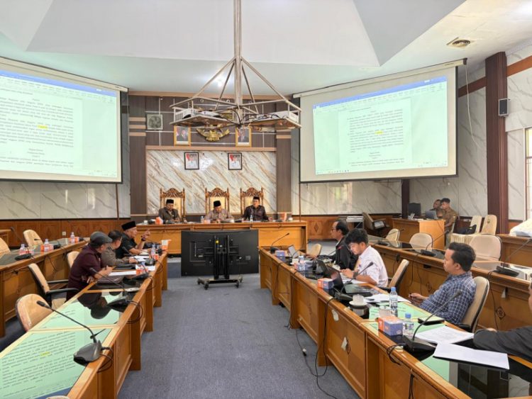 DPRD Muaro Jambi Bahas Raperda Kode Etik dan Tata Beracara BK untuk Perketat Disiplin Anggota