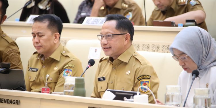 Rapat Bersama DPR RI, Mendagri Uraikan Solusi Penataan PPPK di Daerah 