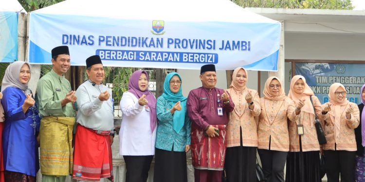 Rabu Berkah TP PKK Provinsi Jambi, Dinas Pendidikan Bagikan Sarapan Bergizi untuk Masyarakat