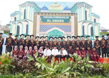 Gubernur Al Haris Doakan Santri Ponpes Al-Anwar Jadi Generasi Berakhlak Mulia dan Berprestasi