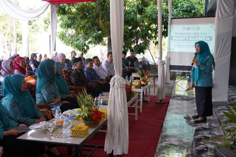 Hesti Haris Kunjungi Rumah Dilan Bumi Talenta di Desa Pauh Pamenang
