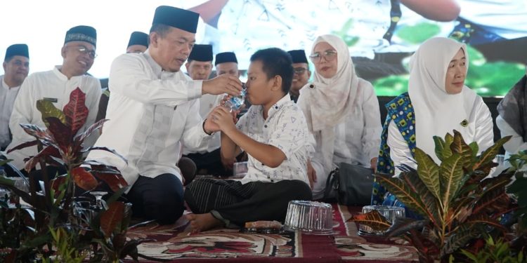 Pemprov Jambi Beri Santunan kepada 2.000 Anak Yatim dan Difabel