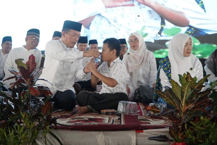 Pemprov Jambi Beri Santunan kepada 2.000 Anak Yatim dan Difabel