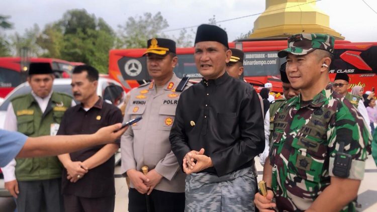 ‎Bupati dan Forkopimda Sambut Kepulangan Jemaah Haji Sarolangun  ‎