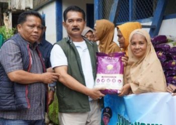 ‎Kunjungan Kerja Ketua DPRD dan Bupati Sarolangun, Salurkan Bantuan Sembako untuk Warga Terdampak Banjir