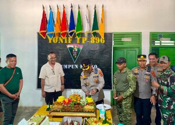 ‎Momen Kejutan! Bupati dan Kapolres Rayakan Ultah Danyonif 896/Serumpun Pseko  ‎