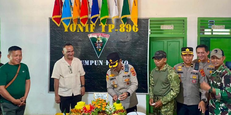 ‎Momen Kejutan! Bupati dan Kapolres Rayakan Ultah Danyonif 896/Serumpun Pseko  ‎