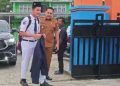 Bupati Syukur Antar Anak Hari Pertama Masuk Sekolah