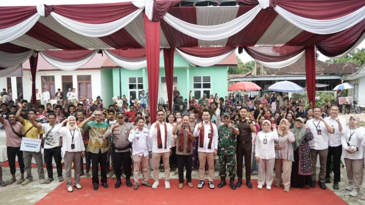 Bank Jambi dan OJK Jambi Edukasi Literasi Keuangan bagi Masyarakat SAD di Merangin