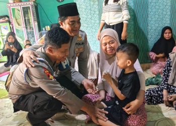 Wujud Kepedulian, Kapolres Sarolangun Salurkan Bantuan untuk Anak Yatim Piatu Korban Dugaan Pembunuhan