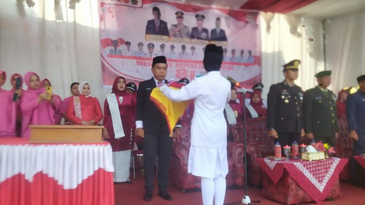 Camat Singkut Pimpin Upacara HUT RI ke-81 Tahun 2026