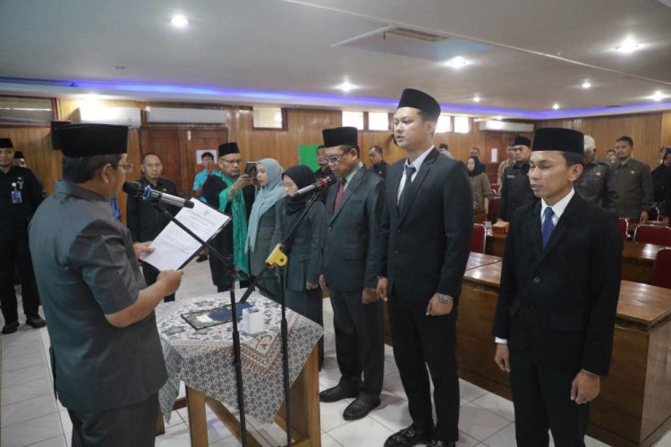Anwar Sadat Keluarkan Pesan Keras Saat Lantik Pejabat: Jangan Hanya Duduk di Kursi Jabatan!
