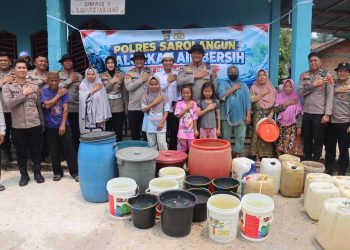 Polres Sarolangun Salurkan Air Bersih untuk Warga Terdampak Kekeringan di Ladang Panjang