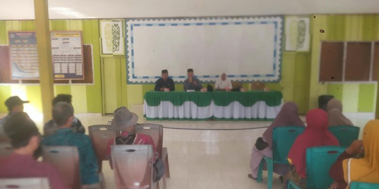 73 Mustahik Desa Payolebar Terima Dana Zakat dan Santunan dari Baznas Sarolangun