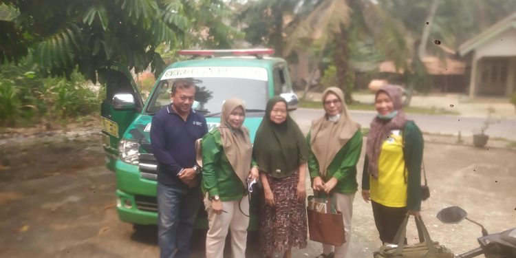 Dokter Maju Singkut Jemput Bola, Layani Pengobatan Gratis Warga Desa Payolebar