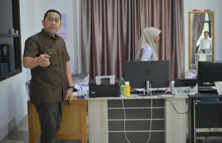 Bupati Syukur Berang, Pegawai Setda Tak Bisa Jadi Contoh